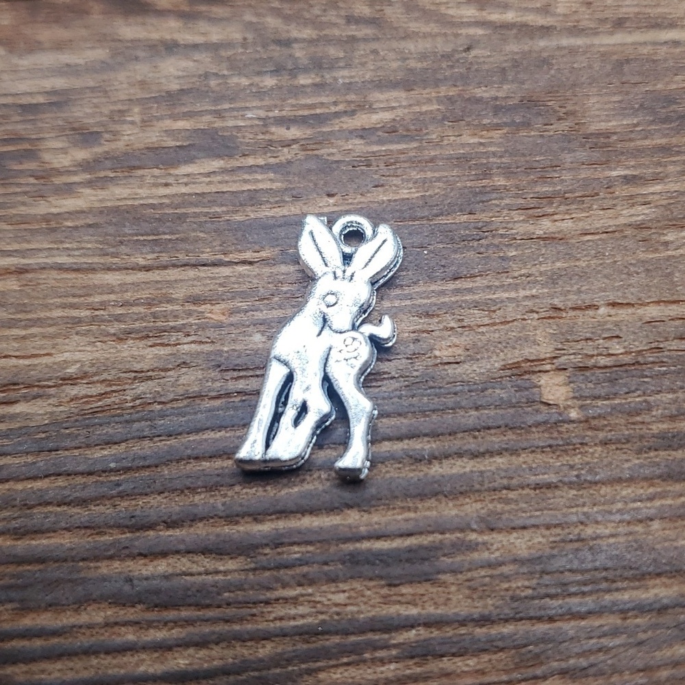 P136 cute baby‎ deer charm